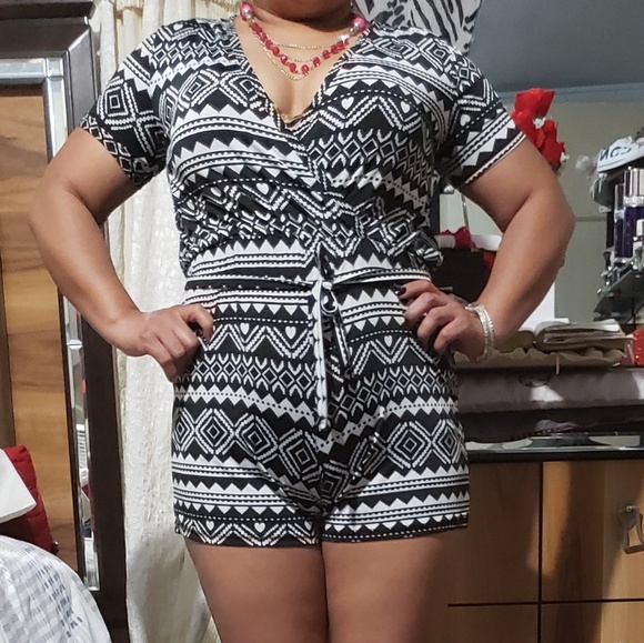 mini Romper size Medium stretch black and white - Picture 2 of 8